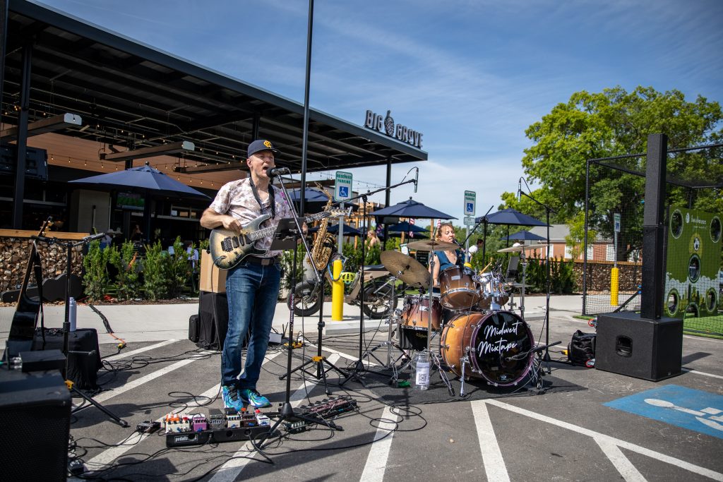 live music duo performing for community event in Kansas City